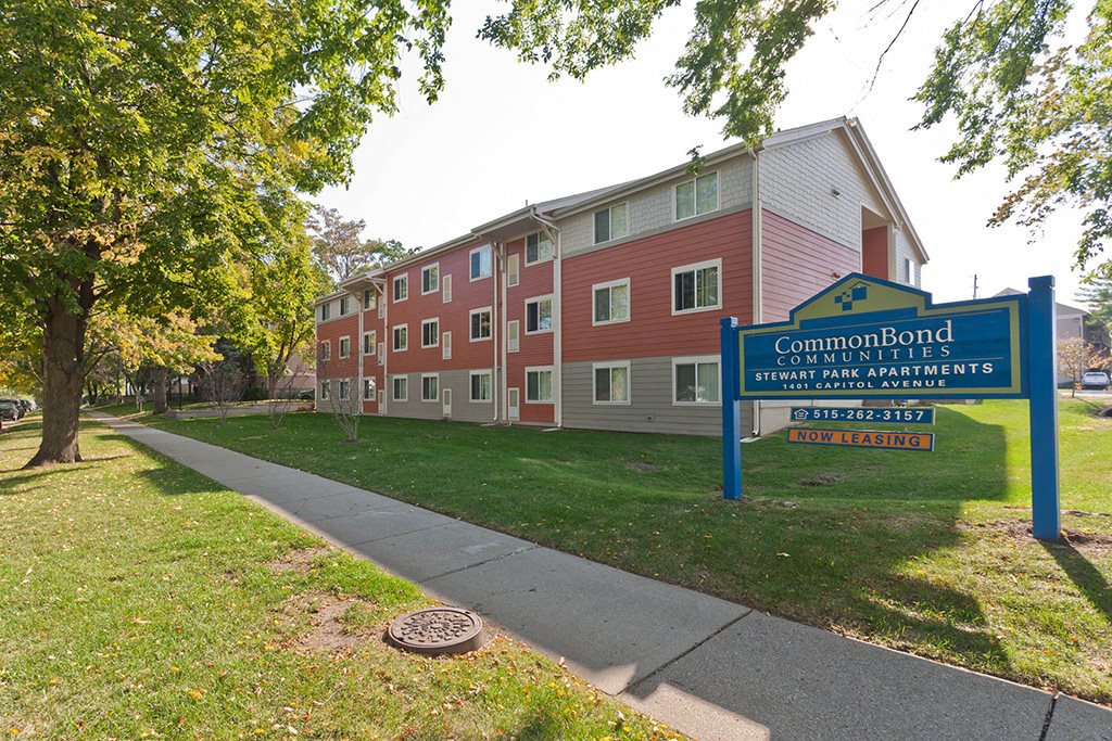 Photos and Video of Stewart Park Apartments in Des Moines, IA